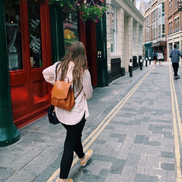 Meet your Posher, Karolina - Picture 1 of 1